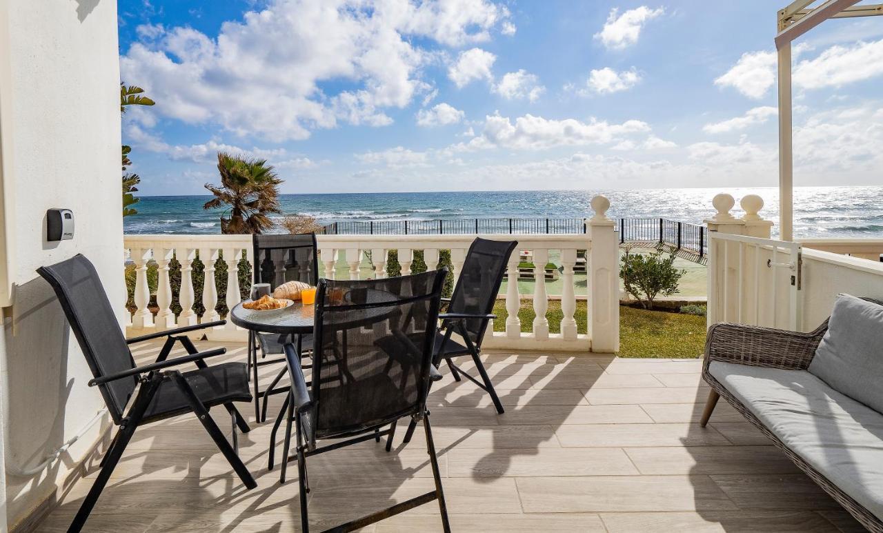 Apartment On Beach Mijas Sitio de Calahonda Exterior foto