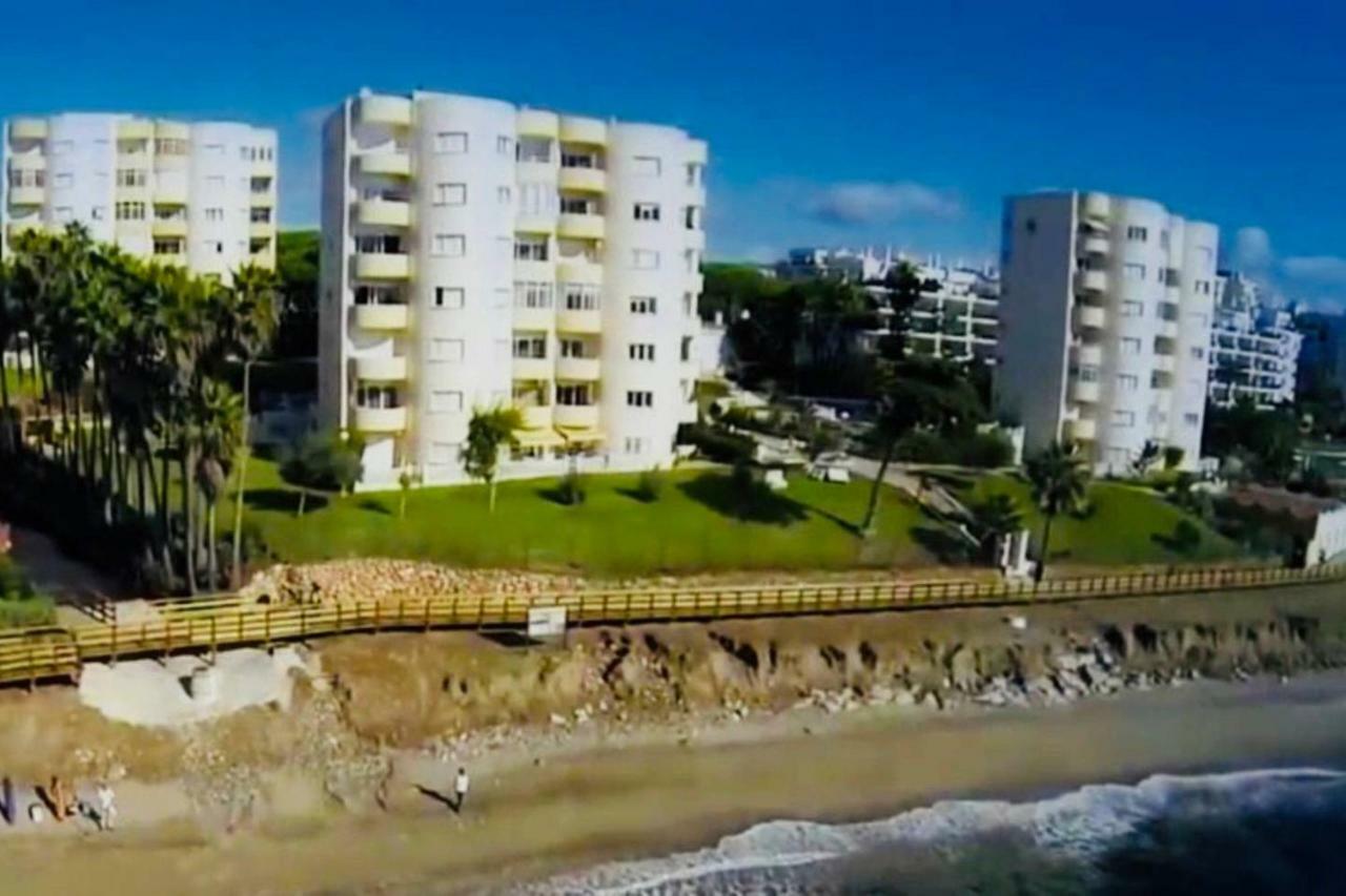 Apartment On Beach Mijas Sitio de Calahonda Exterior foto